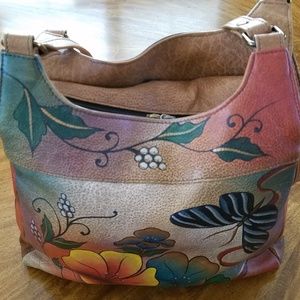 Anna by Anusvhka Hand ag